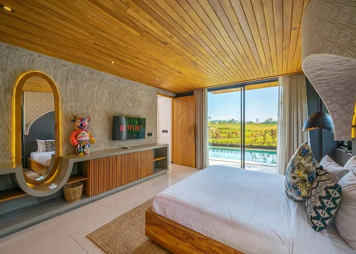 Villa Asri - Incredible Tropical 3br Close To Nyanyi Beach!