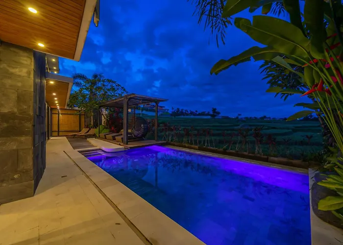 Villa Asri - Incredible Tropical 3br Close To Nyanyi Beach! *