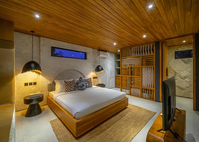 Villa Asri - Incredible Tropical 3br Close To Nyanyi Beach! *