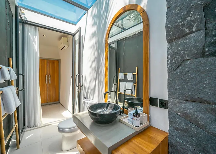 Asri - Incredible Tropical 3br Close To Nyanyi Beach! Villa *