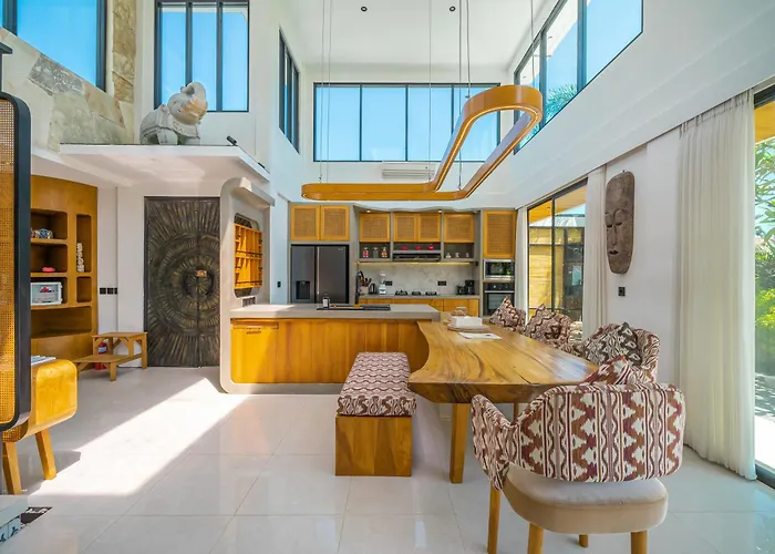 Villa Asri - Incredible Tropical 3br Close To Nyanyi Beach! *