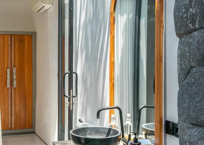 Asri - Incredible Tropical 3br Close To Nyanyi Beach!