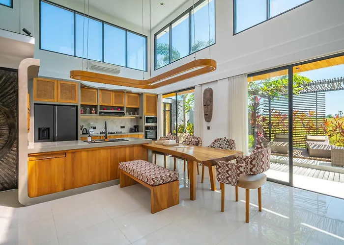Villa Asri - Incredible Tropical 3br Close To Nyanyi Beach! *