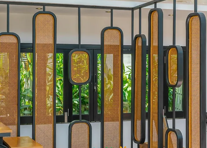 Villa Asri - Incredible Tropical 3br Close To Nyanyi Beach!