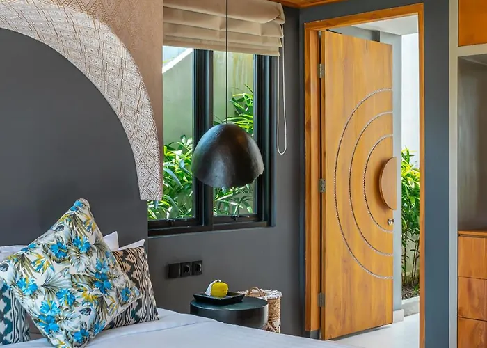 Villa Asri - Incredible Tropical 3br Close To Nyanyi Beach!