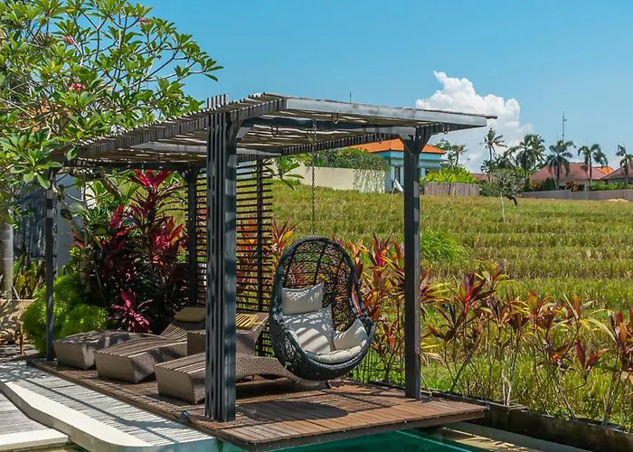 Villa Asri - Incredible Tropical 3br Close To Nyanyi Beach! Tanah Lot
