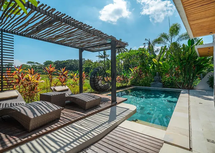 Villa Asri - Incredible Tropical 3br Close To Nyanyi Beach! Tanah Lot