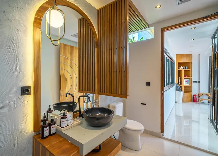 Villa Asri - Incredible Tropical 3br Close To Nyanyi Beach! Tanah Lot